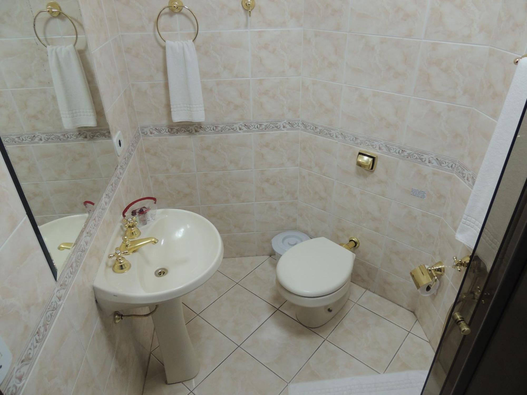 Hotel Monte Carlo Campos do Jordão Стая снимка