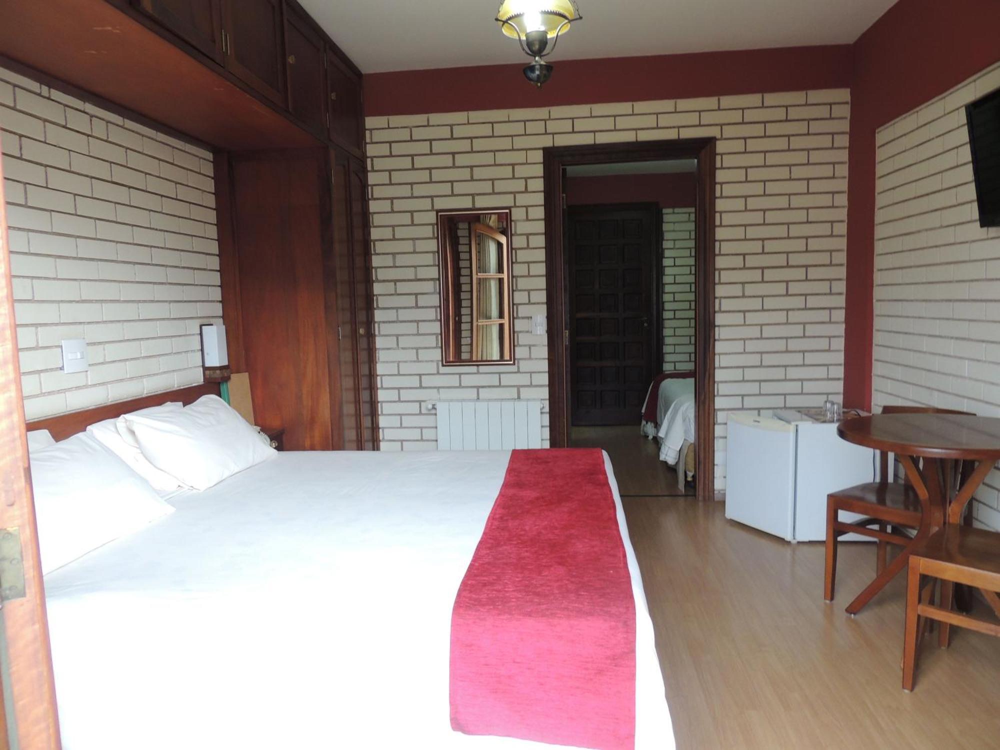 Hotel Monte Carlo Campos do Jordão Стая снимка